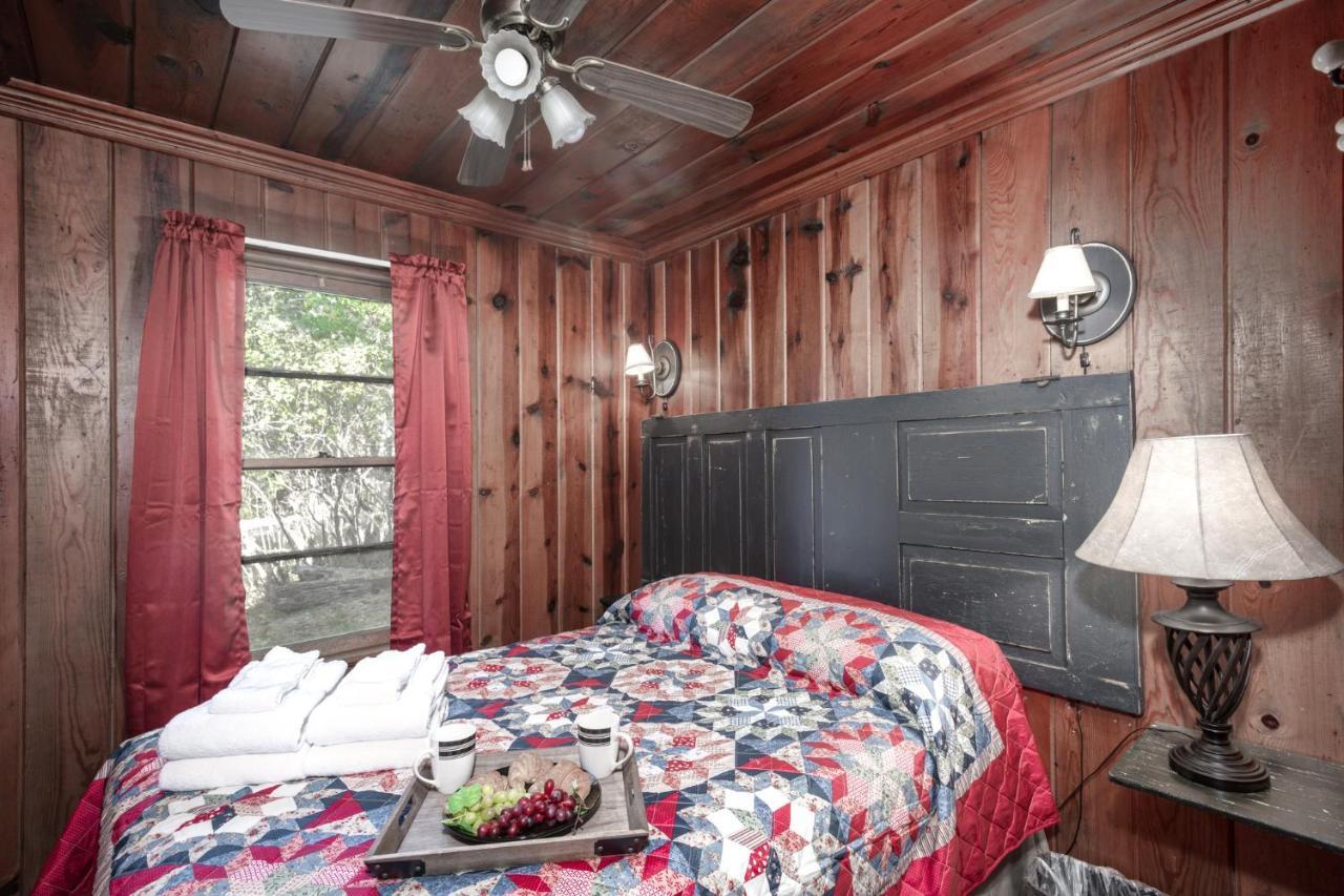 רואידוסו Cozy Cabin, 2 Bedrooms, Fireplace, Midtown, Sleeps 5 מראה חיצוני תמונה